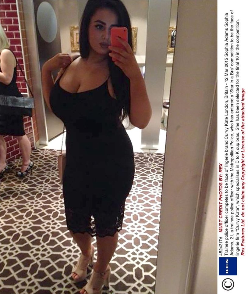 Sofia Adams plus saz in a dress