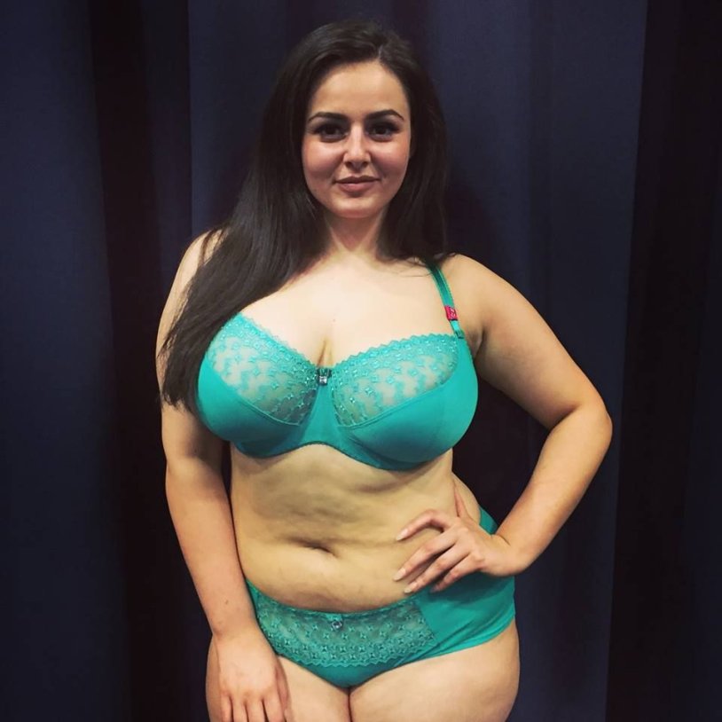 Model plus Sofia Adams