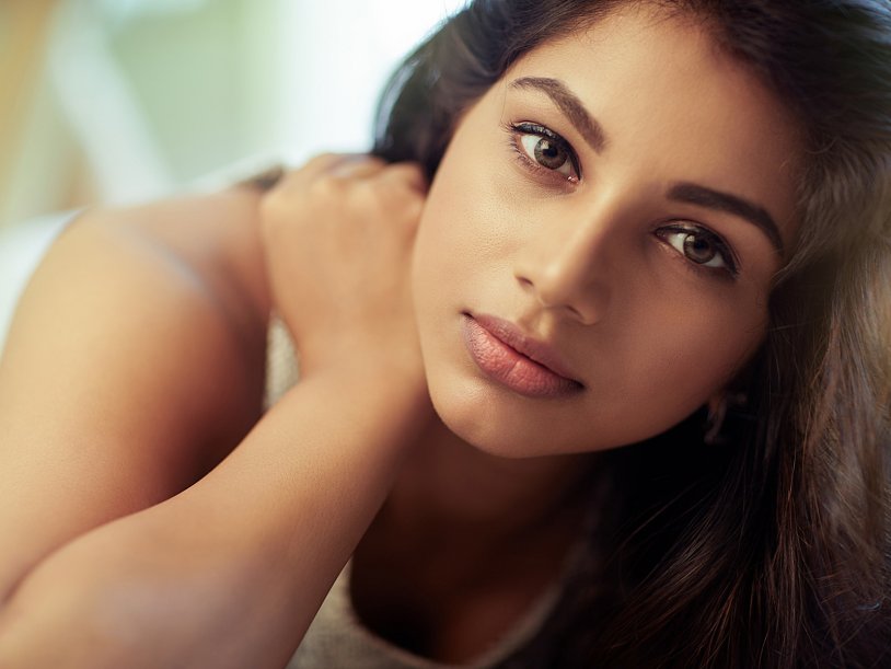 Brown -eyed brunette