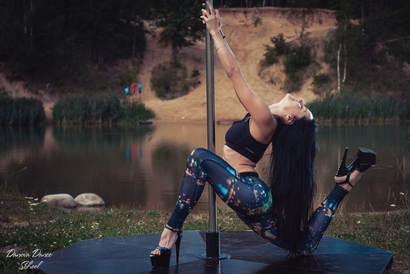 Photo shoot on a pylon in nature