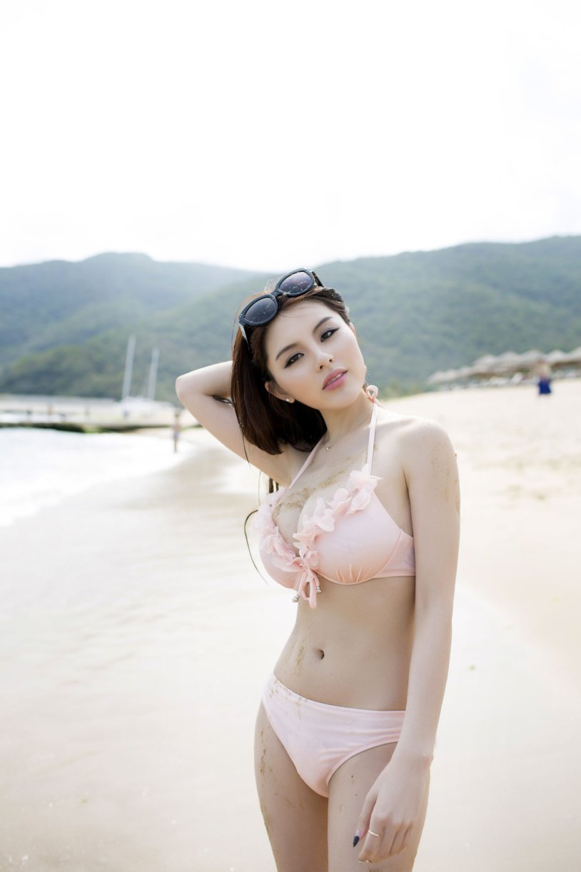 Zhao Wei Yi in Bikini
