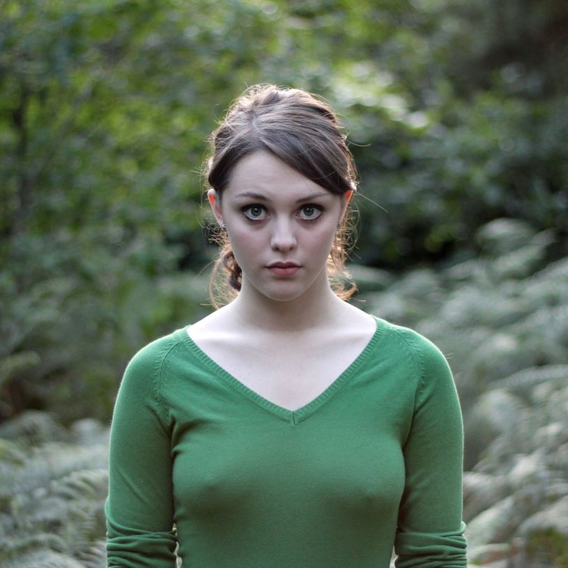 Bella Thorne without a bra