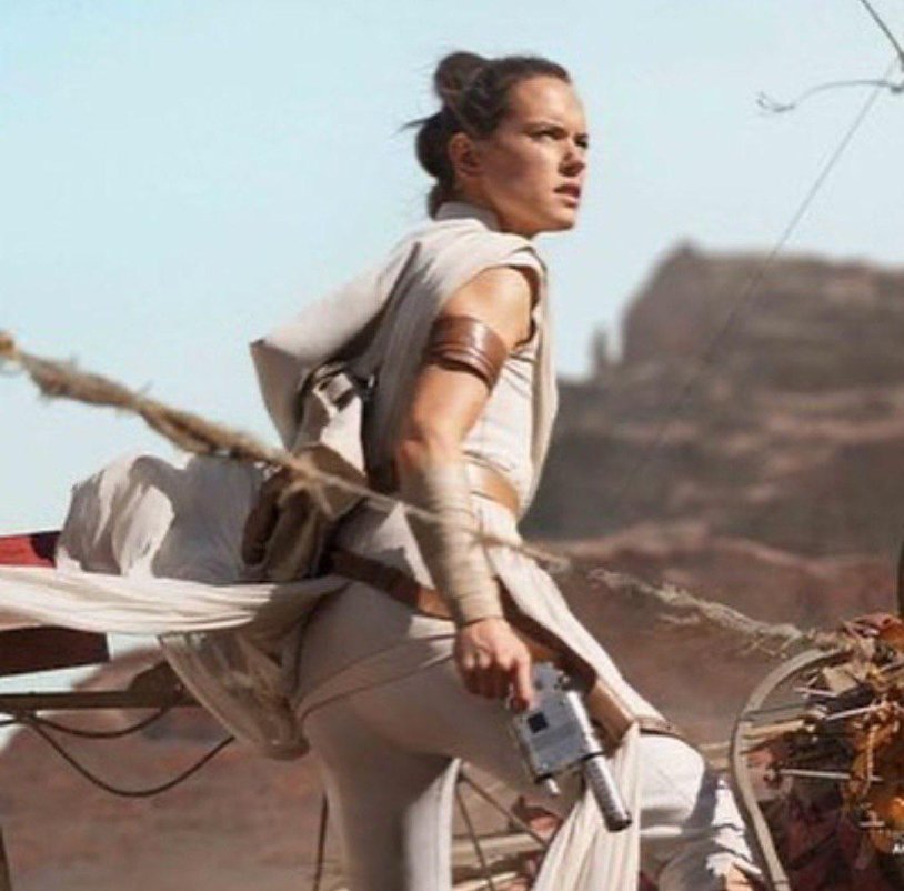 Daisy Ridley Rey Skywalker Sunrise