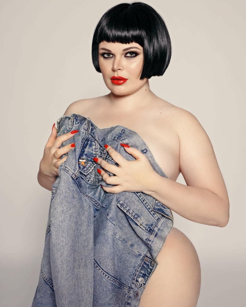 Julia Rybakova Model Plus Saiz