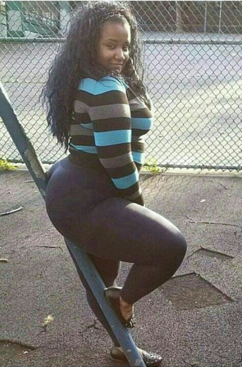 Mini blacks with thick hips