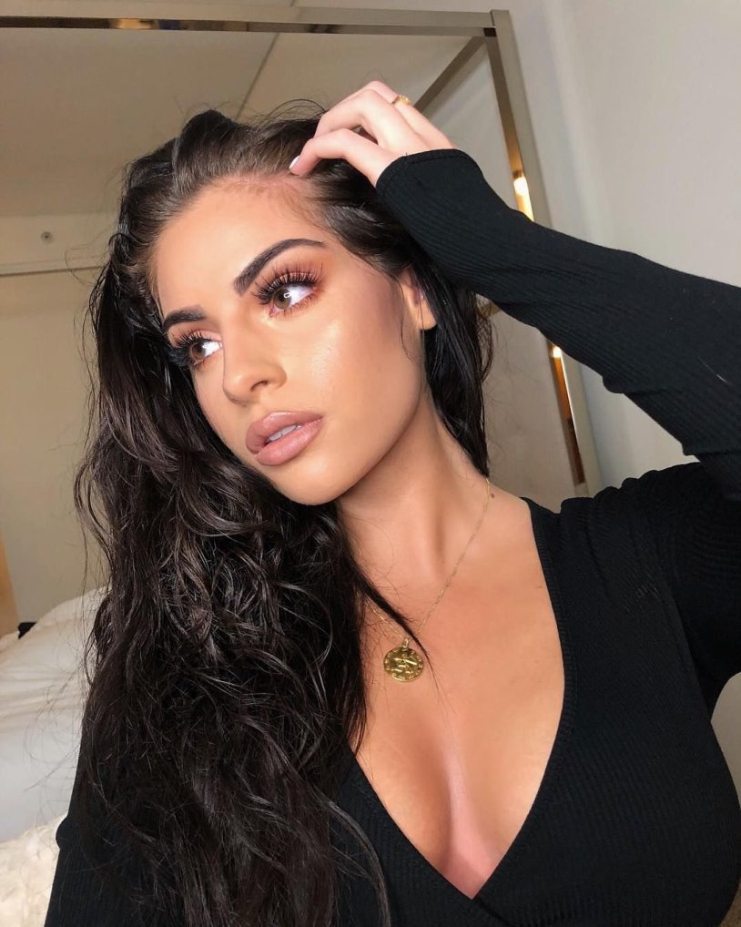 Nazanin Hunter Model