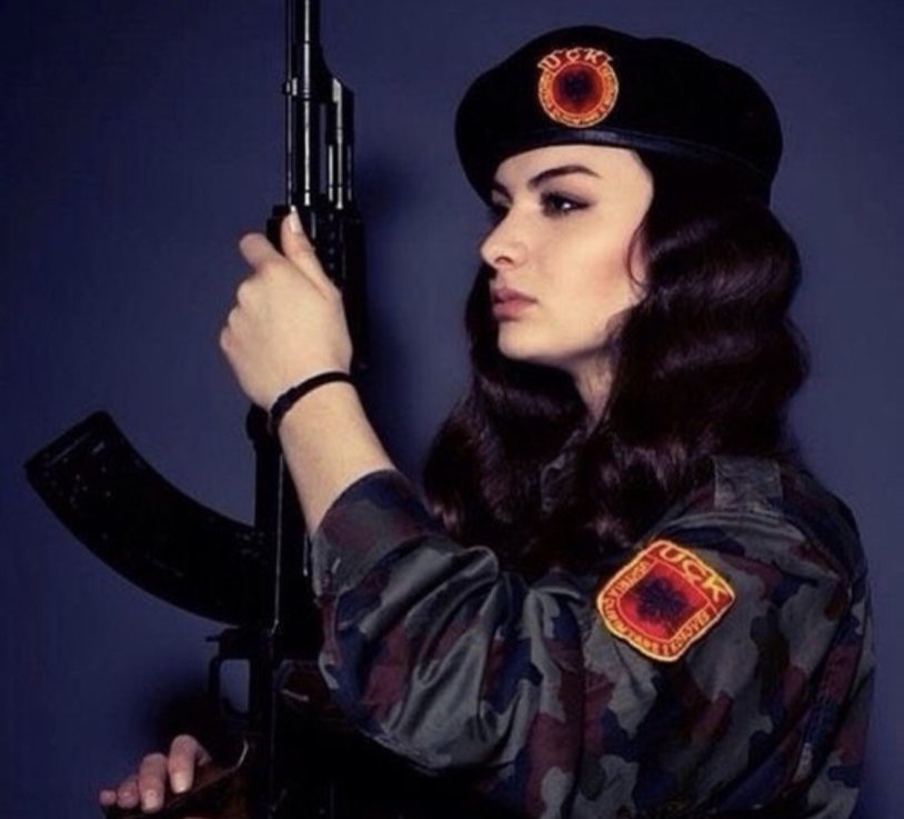 EVA PADLOCK neckline