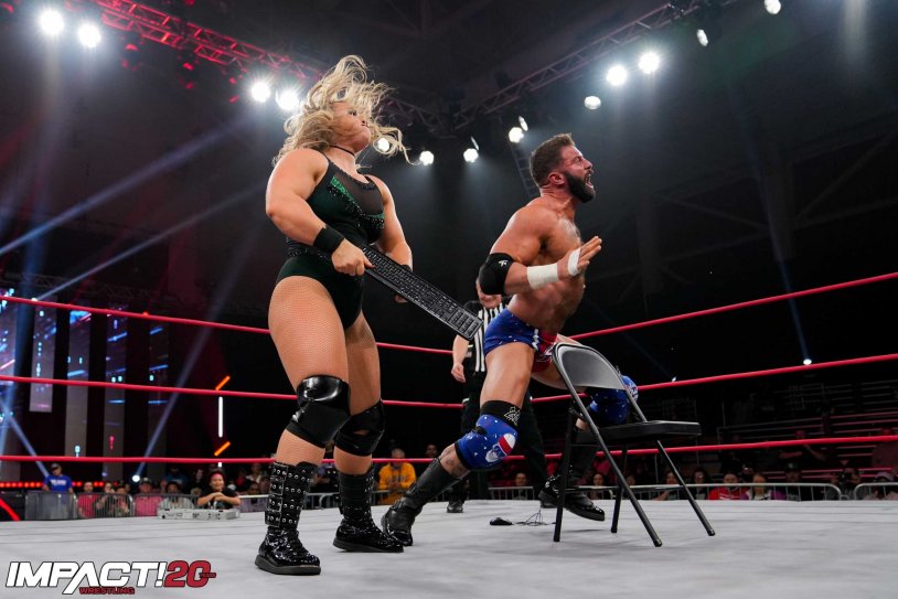 Jordynne Grace battles