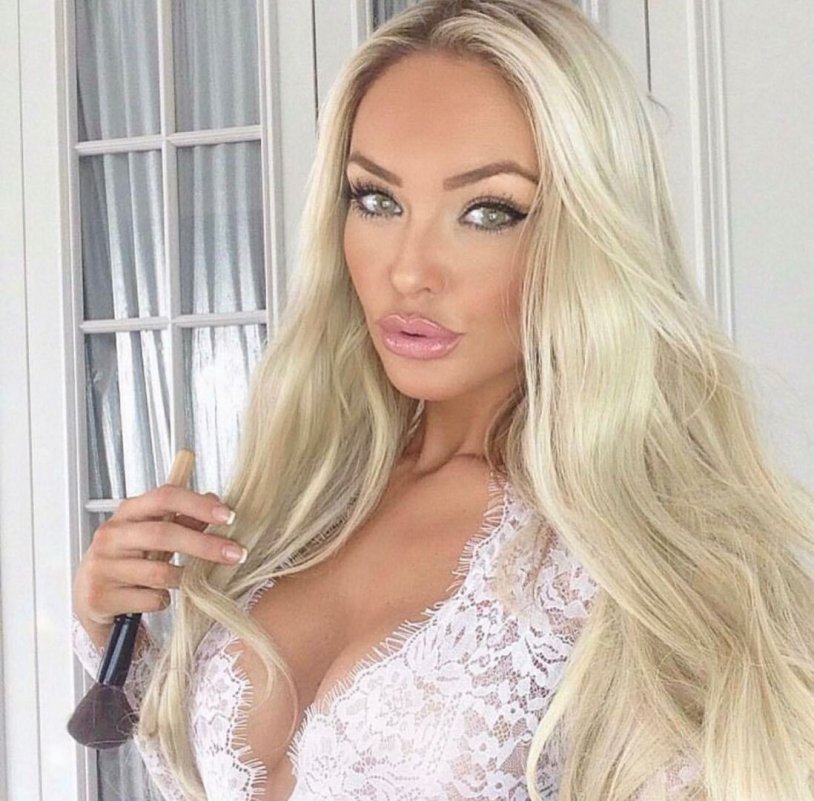 Lindsay Pelas Lindsey