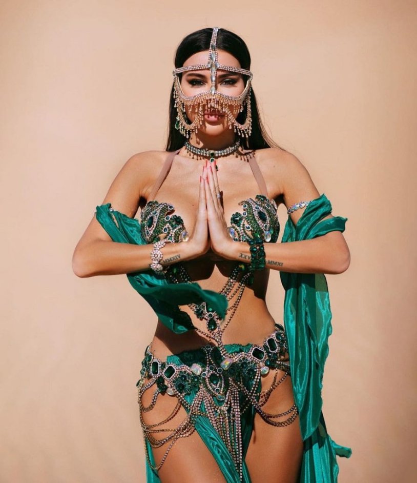 Oksana Samoilova Eastern image