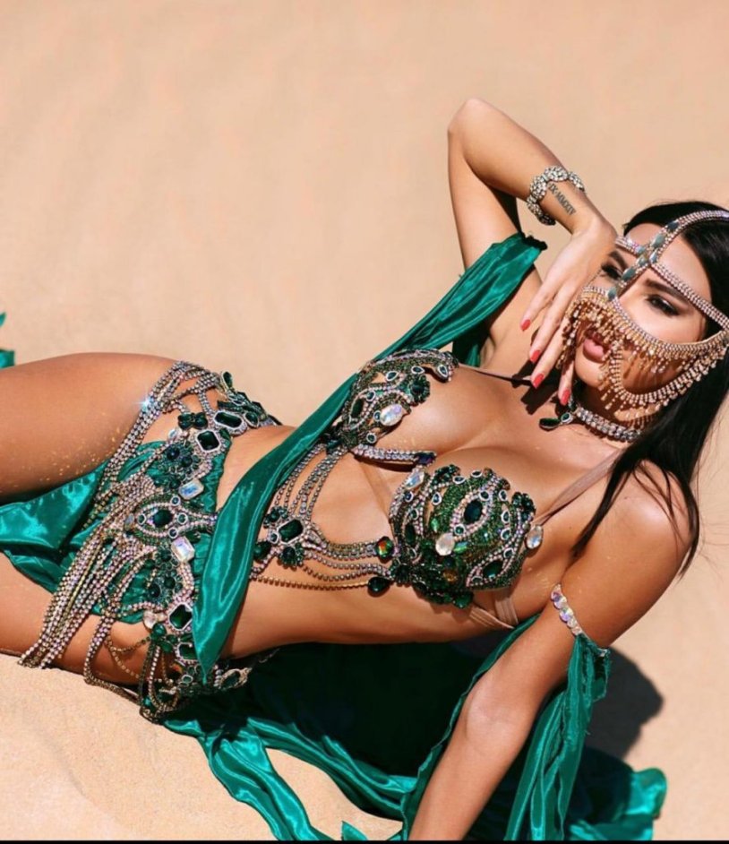 Oksana Samoilova photo shoot in the desert