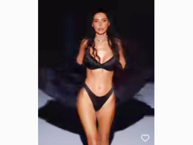 Oksana Samoilova in linen