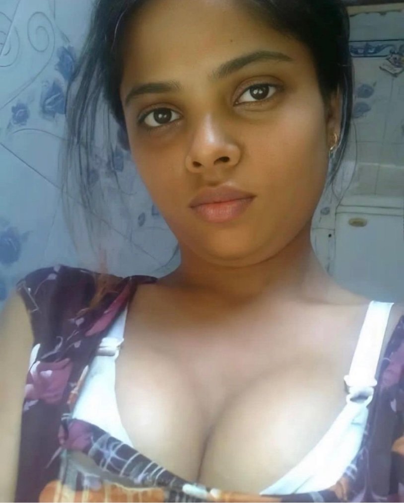 Indian Aunty Saree Navel
