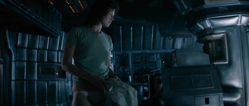 Sigurni Weaver Alien 1979 in underwear
