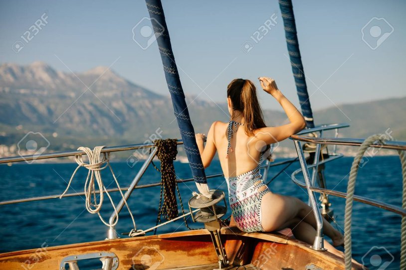 The yacht is a rope girl