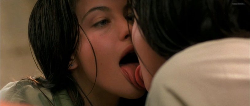LIV TYLER KISS