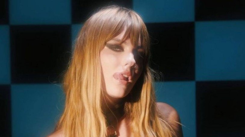 Viktoria de Afleis breasts