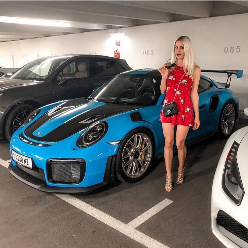 Bella Porsche