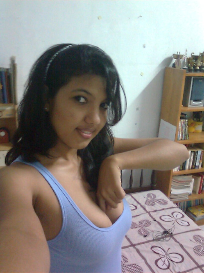 කෙට්ටු නිරුවත් කෙල්ල