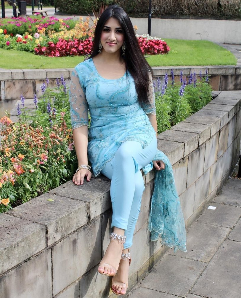 Pakistani Women Hard