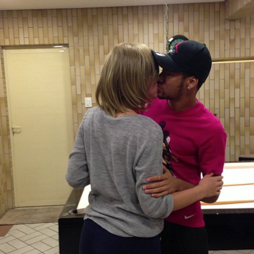 Neymar kiss
