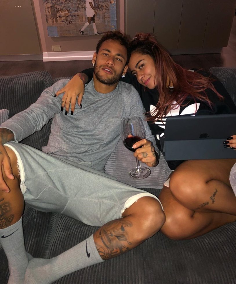 Neymar with her sister