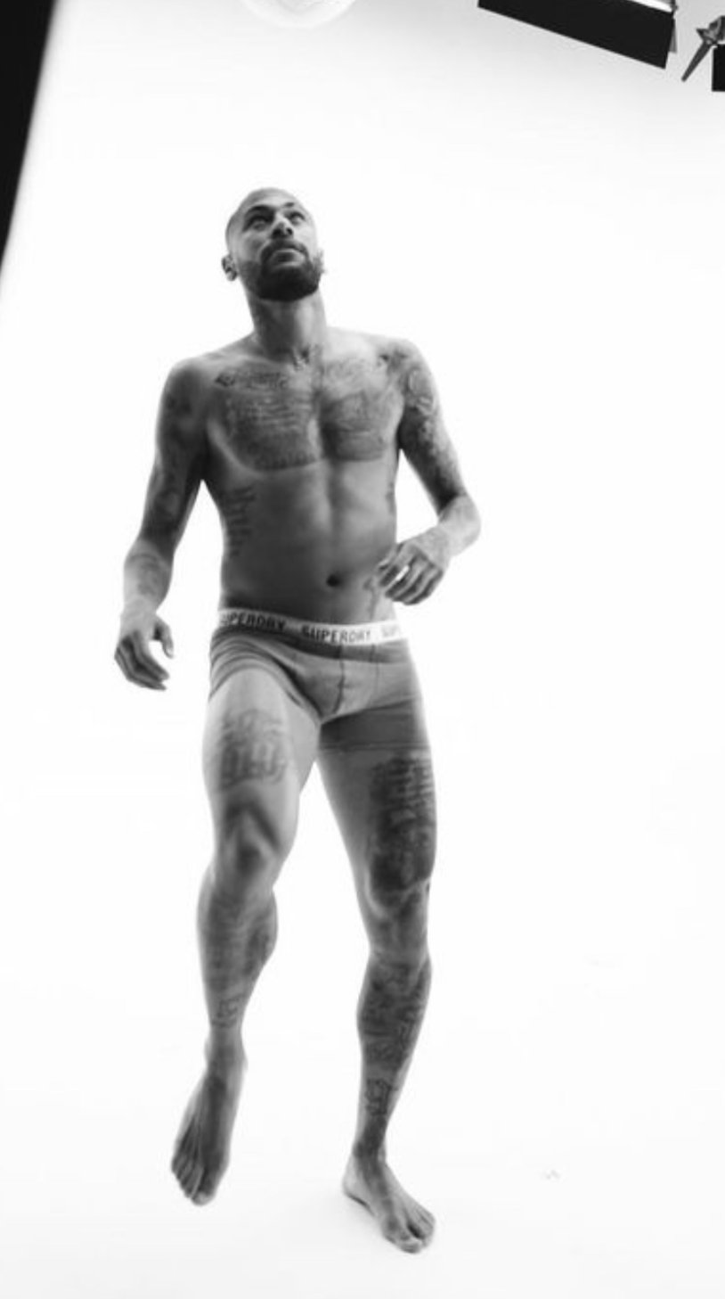 Neymar's legs pumped