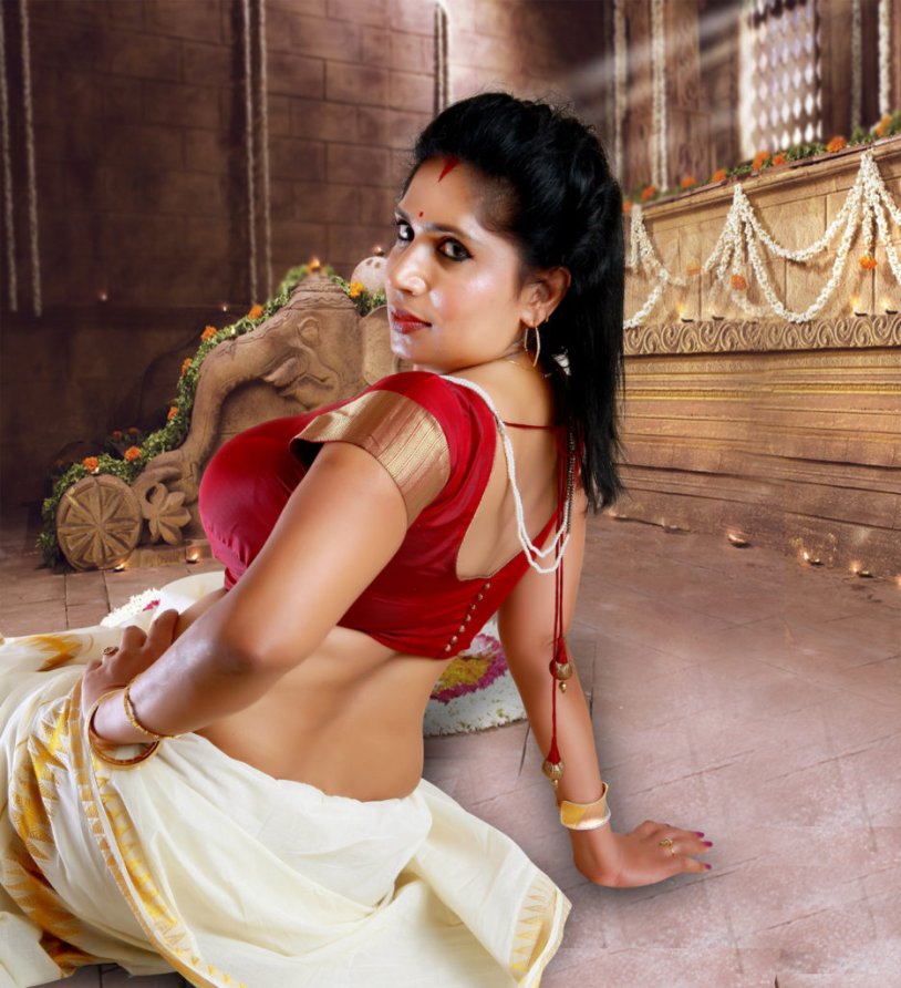 Mini Richard Hot in Saree