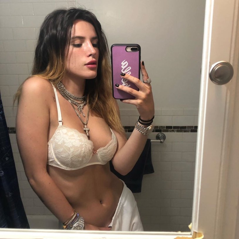 Bella Thorne Selfie