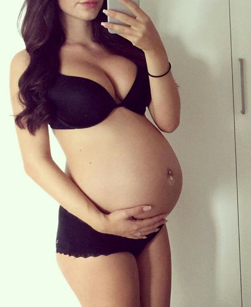 Naked pregnant brunettes