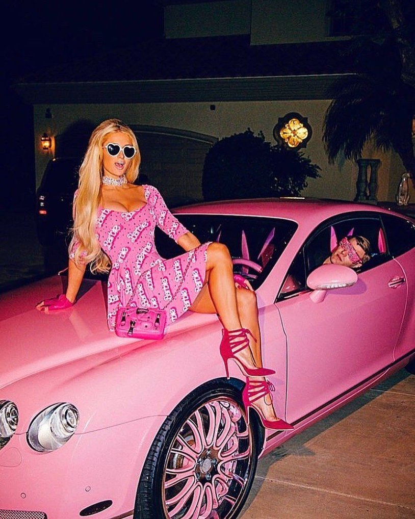 Paris Hilton 2000 in pink