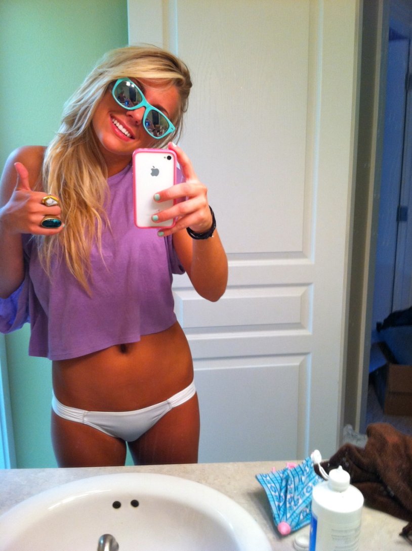 The girl takes pictures of herself