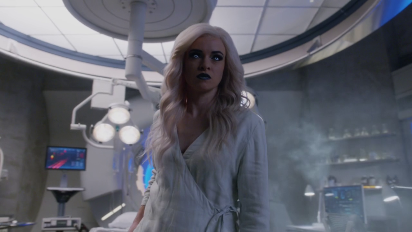 Caitlin Snow Flash 18