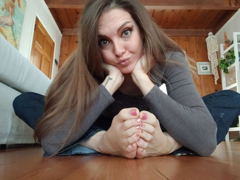 Pregnant Sadie Holmes