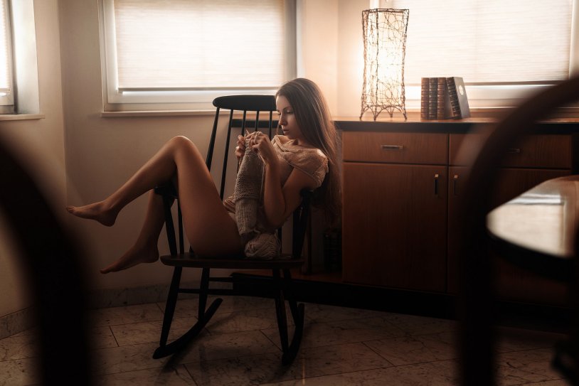 The girl poses in the room