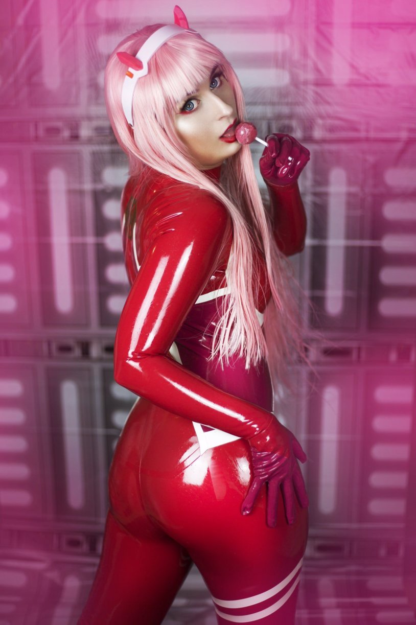 Cosplayers Zero Two