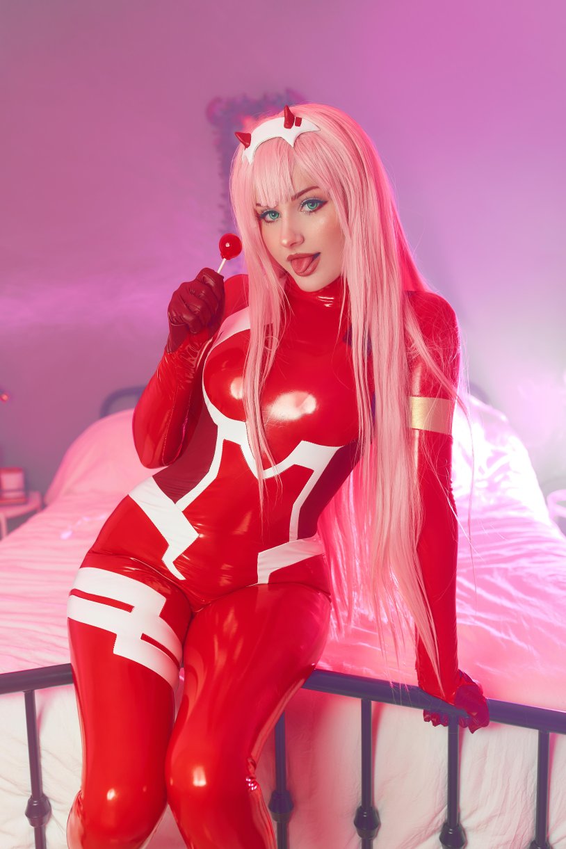 Naked cosplay Zero Two Franks
