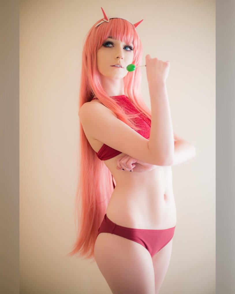 Zero Two Darling in the Franxx cosplay