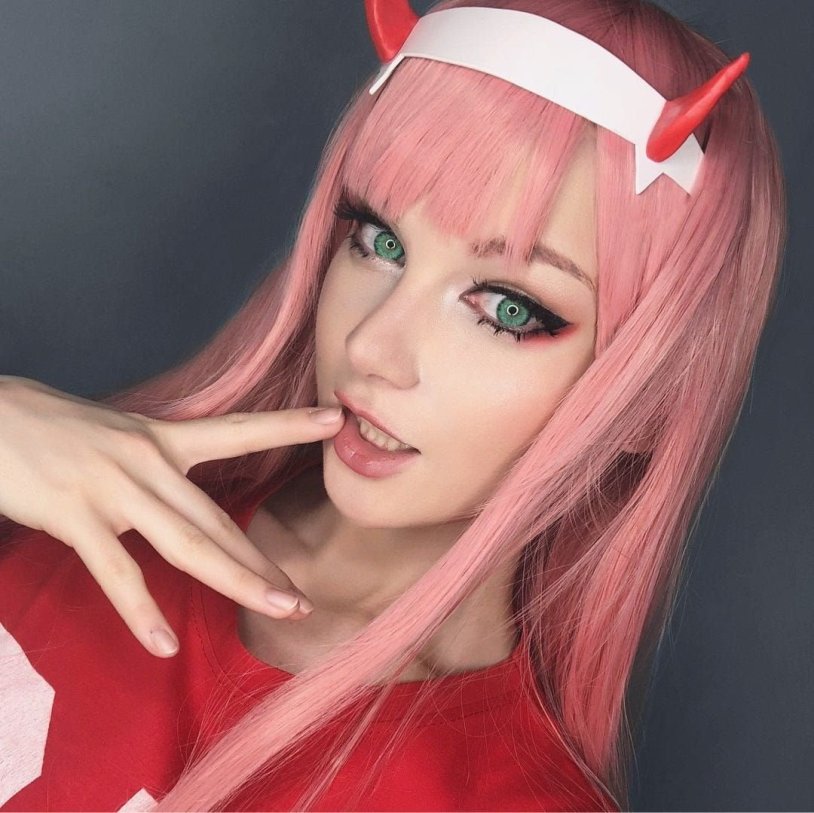 Cosplayers Zero Two