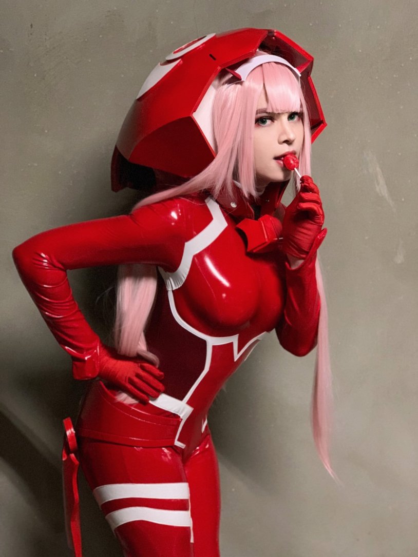 Cosplayers Zero Two