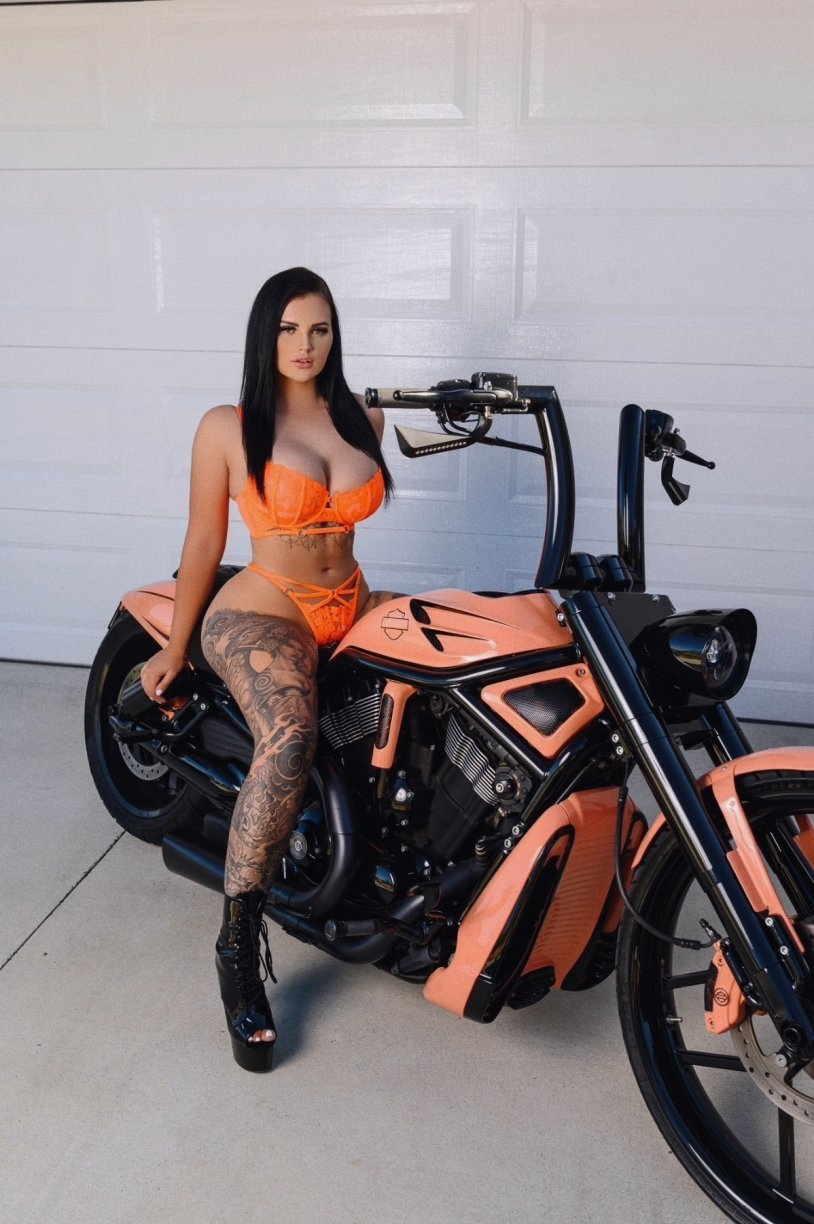 Renee Gracie Instagram ESKS