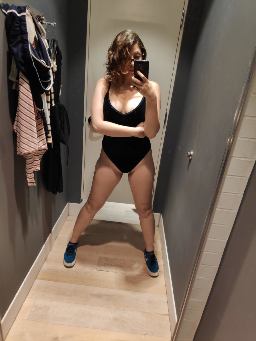 Naked beauty in the fitting room