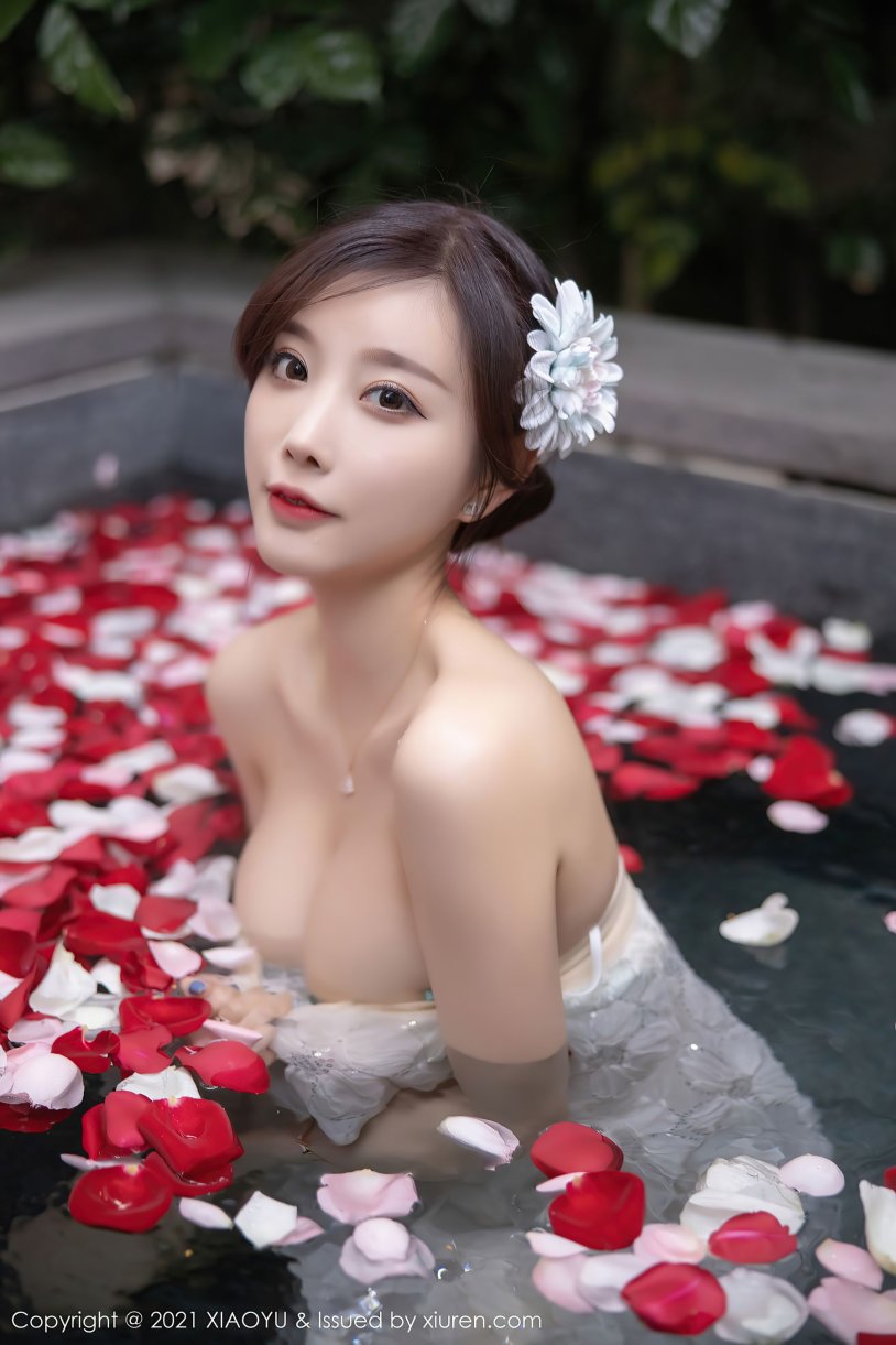 Yang Chen Chen Topless