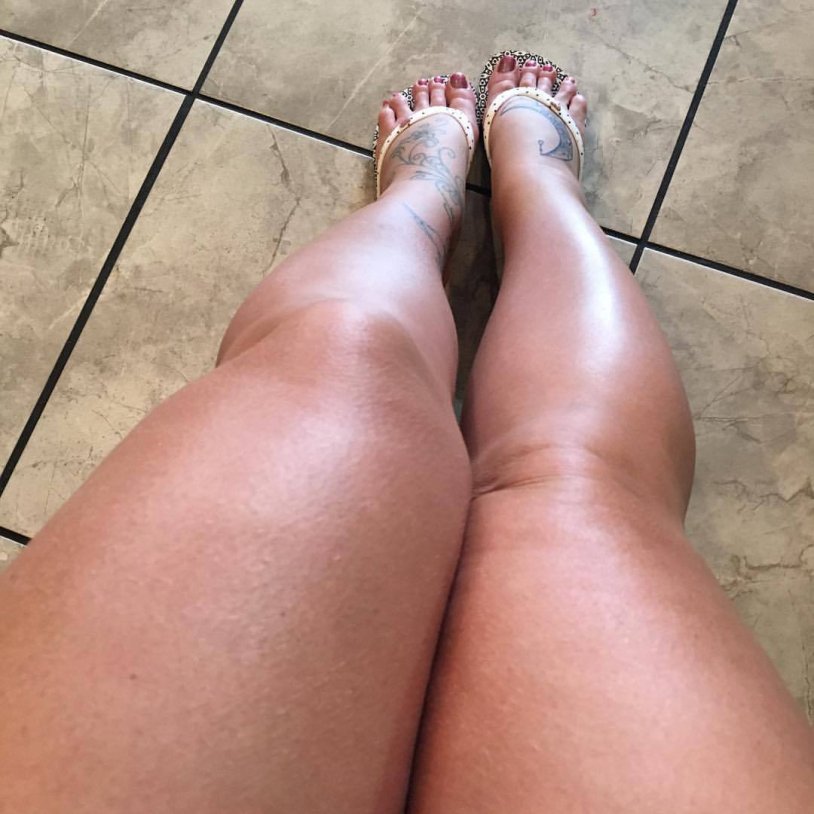 Ekaterina Skulkina Lyashka's legs