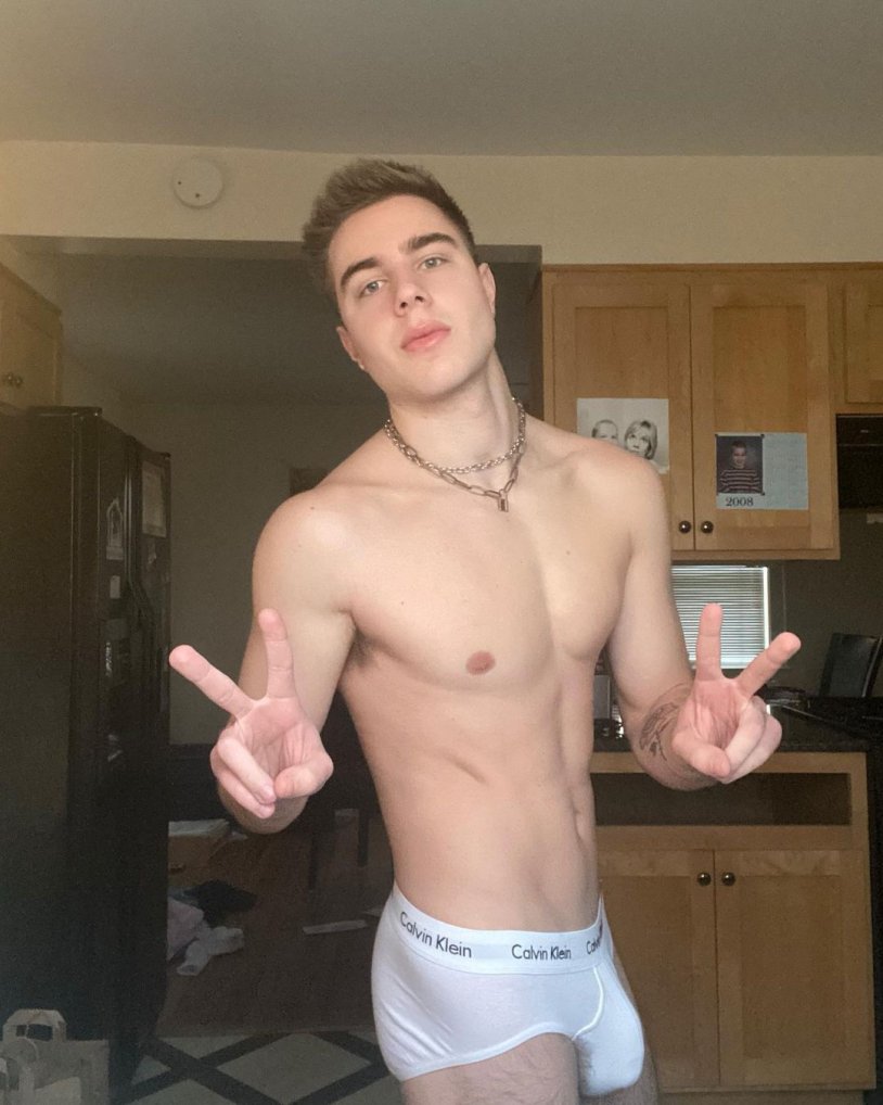 Naked famous bloggers of men