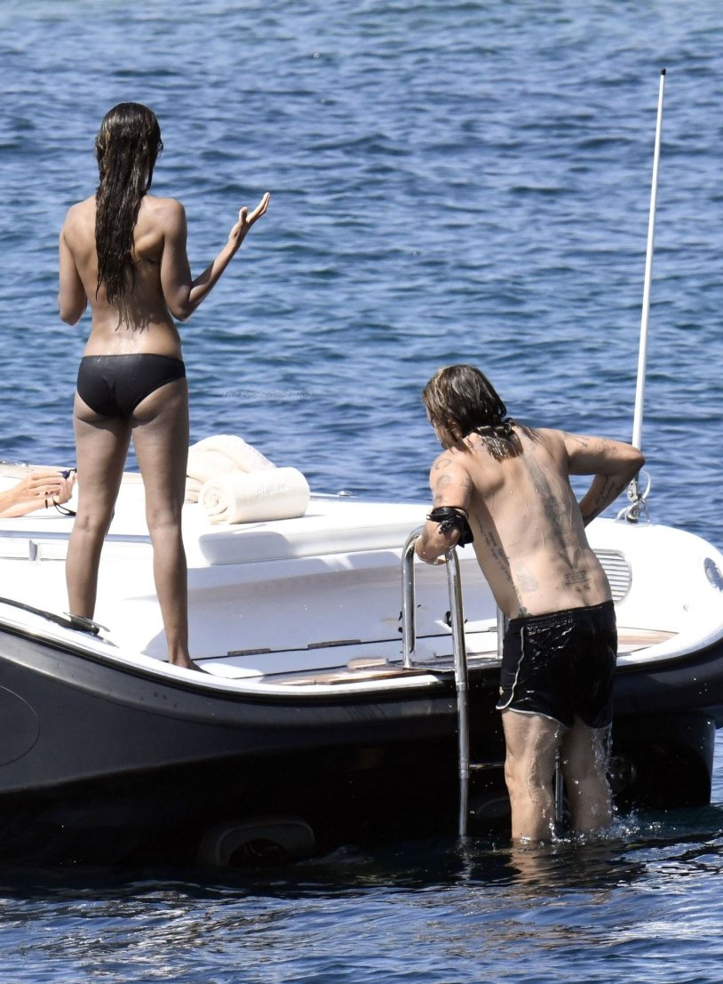 Zoe Saldana drain on a yacht