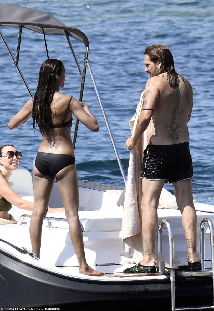 Zoe Saldana drain on a yacht