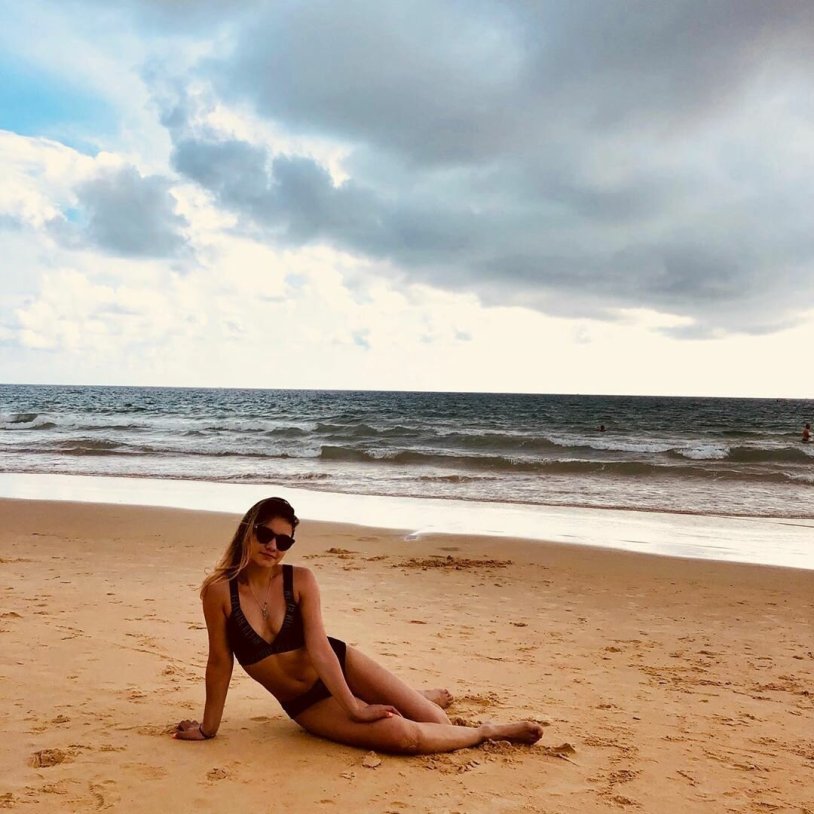 Sofya Samodurova skater on the beach