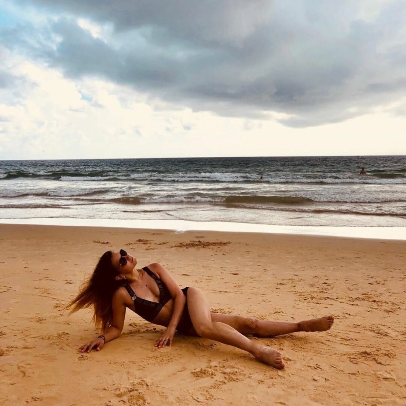 Sofya Samodurova skater on the beach