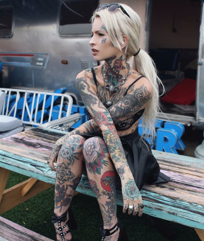 Tattoo model Caroline Grace (Caroline Grace)